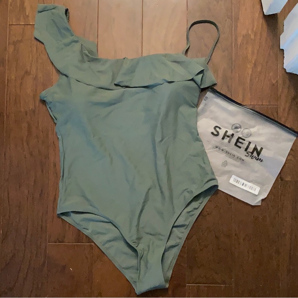 NWT Shein asymmetrical one piece women’s bathing suit